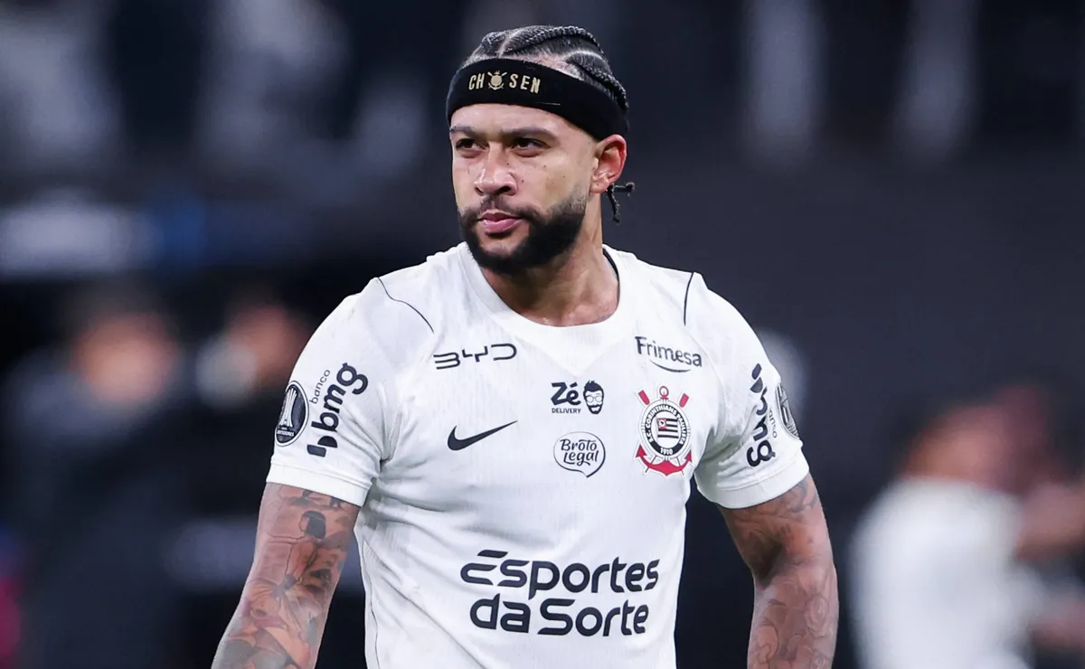 Análise: Memphis Depay falha em momento decisivo e pouco consegue agregar ao Corinthians