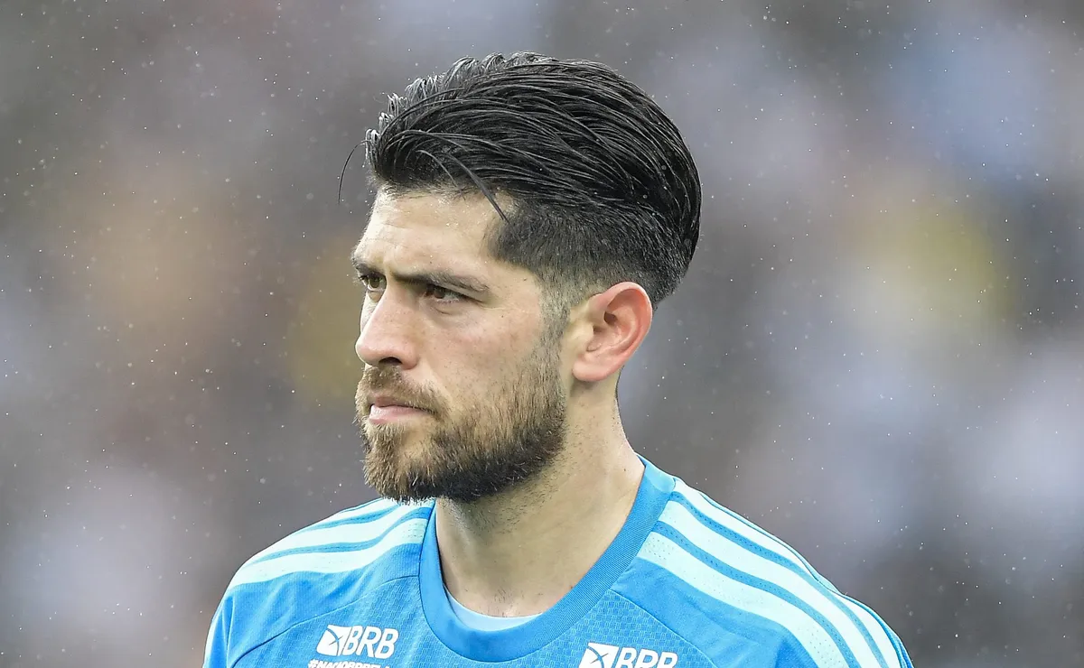 Rossi no Flamengo: Goleiro supera má fase, barra sombra de Andrew e decide ficar na Gávea