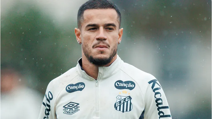 Coutinho assinou com o Santos até o fim de 2026 - Foto: Raul Baretta/Santos FC.