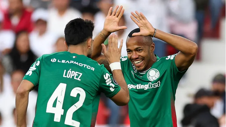 O jogador Marlon Freitas, da SE Palmeiras, comemora seu gol contra a equipe da Liga Desportiva Universitaria, durante partida válida pelas quartas de final, volta, da Conmebol Libertadores, no Estádio Rodrigo Paz Delgado. (Foto: Cesar Greco/Palmeiras/by Canon)