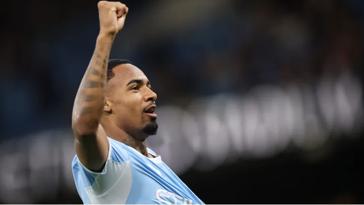 Allan fez sua estreia pelo Manchester City com direito a golaço e assistência diante do Norwich City