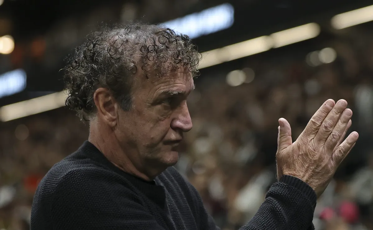 Análise: Cuca não errou na estratégia e eliminação do Santos passa por erros individuais