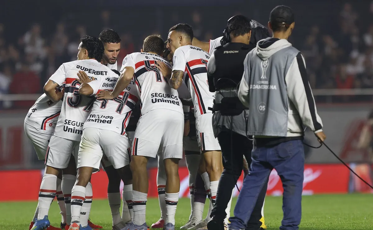 Empresários já avaliam saídas do São Paulo, mas elenco não trabalha com “debandada” no fim do ano