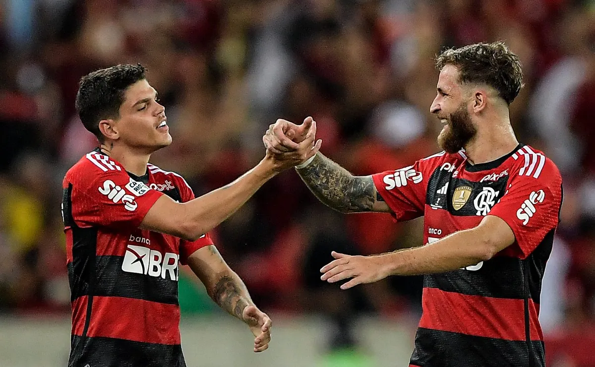 Falhas de Léo Pereira e Ayrton Lucas comprometem o Flamengo no Maracanã