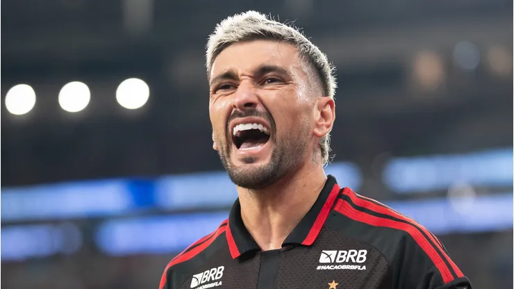 Arrascaeta jogador do Flamengo comemora seu gol durante partida contra o Independiente del Valle no estadio Maracana pelo campeonato Copa Libertadores 2026.