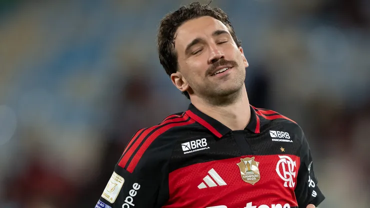 Léo Ortiz condenou estado do gramado do Maracanã após classificação do Flamengo à semifinal na Libertadores