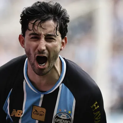 Villasanti ganha espaço e vira peça constante do Grêmio