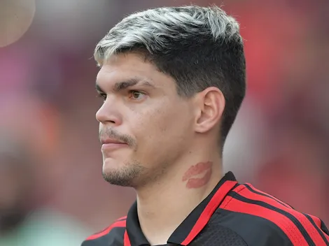 Ayrton Lucas é acolhido no Flamengo após falha