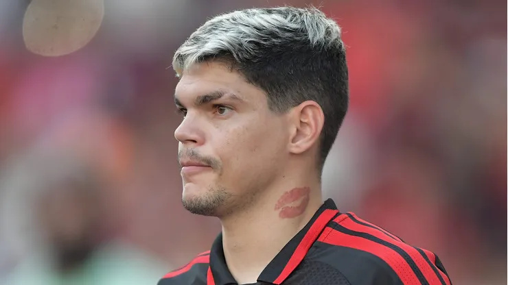 - Ayrton Lucas jogador do Flamengo durante partida contra o Botafogo