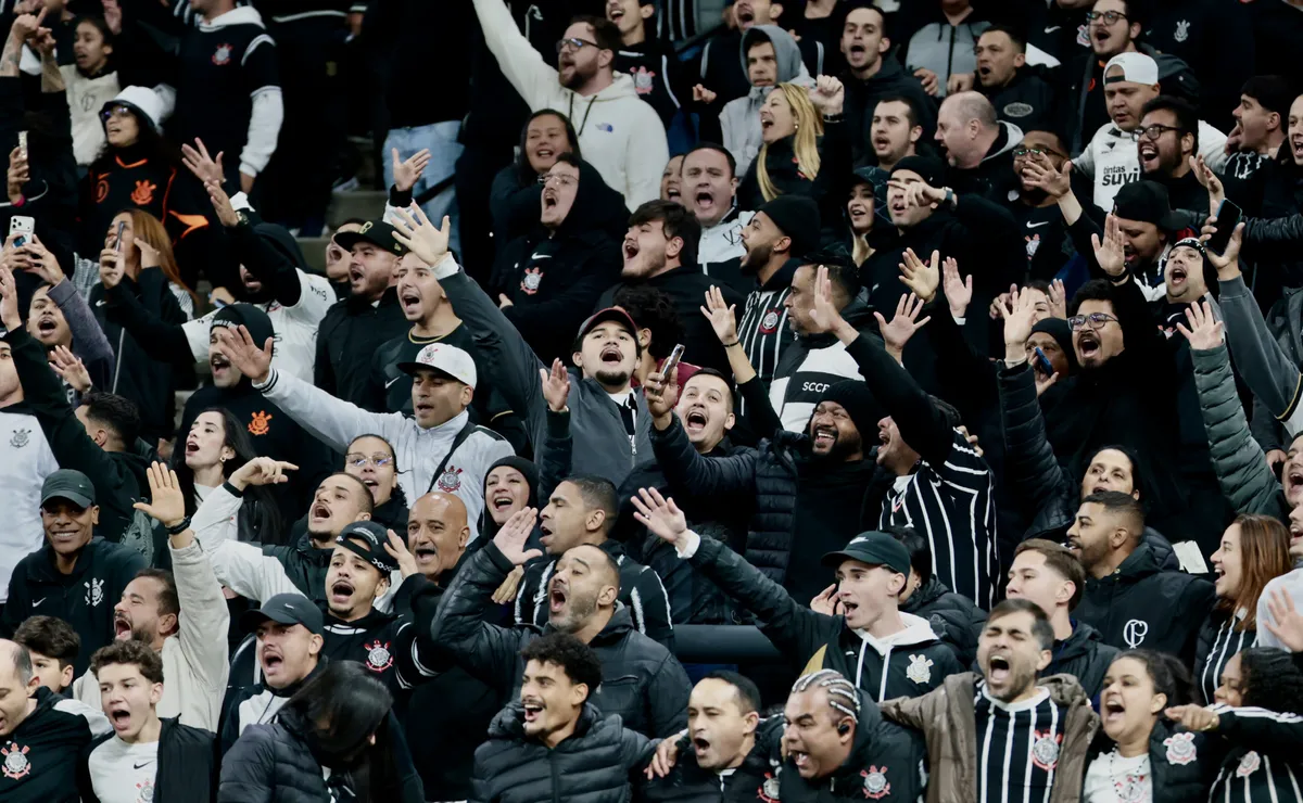 Opinião: Torcida saindo com dó dos jogadores mostrou o tamanho da crise no Corinthians