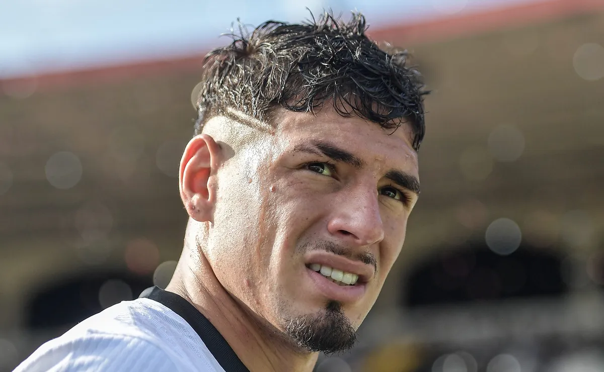 Vasco deve manter Saldivia na zaga para enfrentar o Coritiba pelo Campeonato Brasileiro