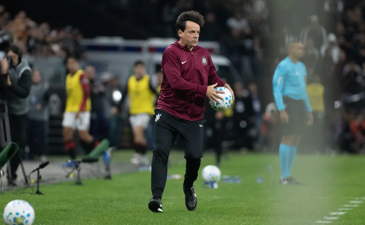 Fernando Diniz deve promover mudanças no Corinthians para jogo contra o Fluminense