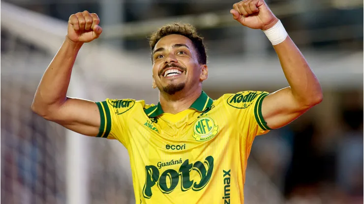 Eduardo marcou dois gols contra o Botafogo.