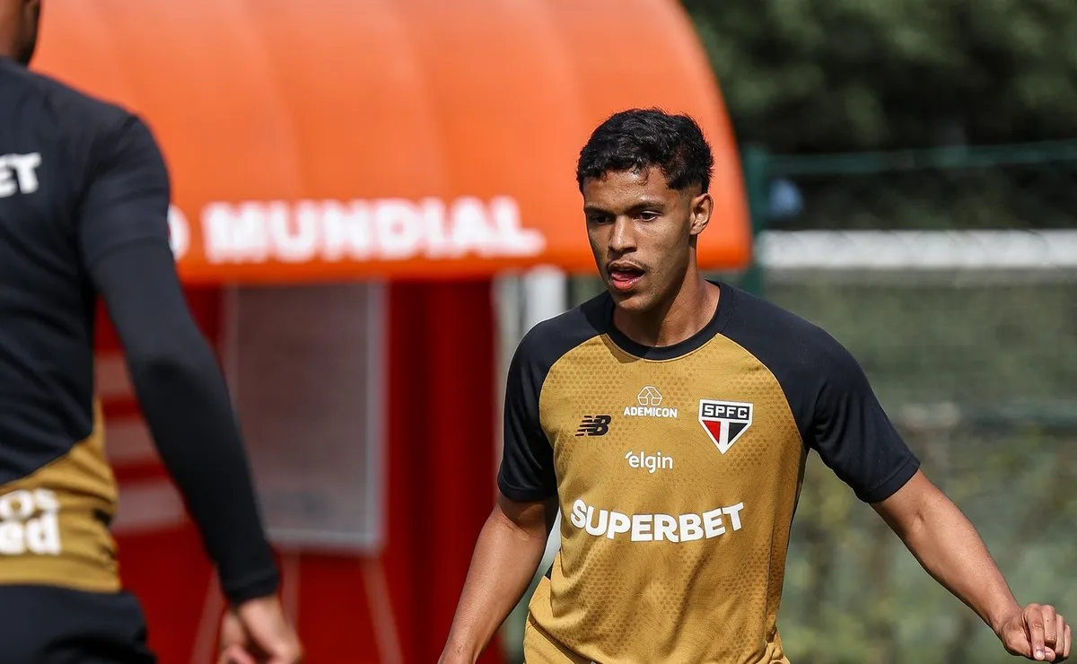 Ryan Francisco recebe cobrança de Dorival para ganhar espaço no São Paulo