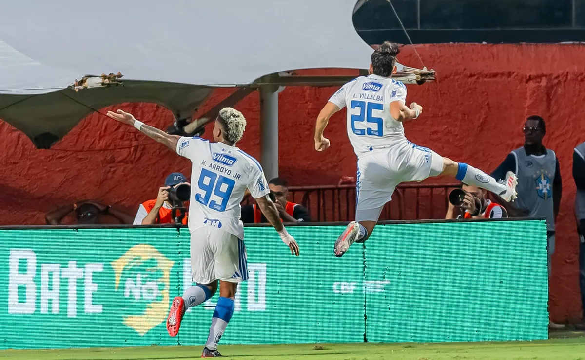 Artur Jorge corrige erros do 1º tempo e Cruzeiro vira pra cima do Vitória por 3 a 1 com show de Arroyo
