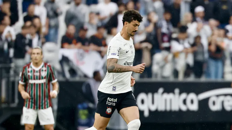 Corinthians diminui com Gustavo Henrique, mas não consegue conter Hulk e perde para o Fluminense - Foto: Marcello Zambrana/AGIF