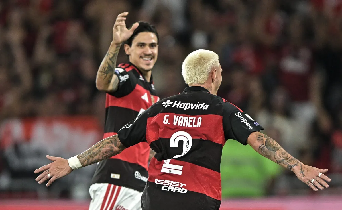 Varela aparece como elemento surpresa em vitória do Flamengo no Brasileiro