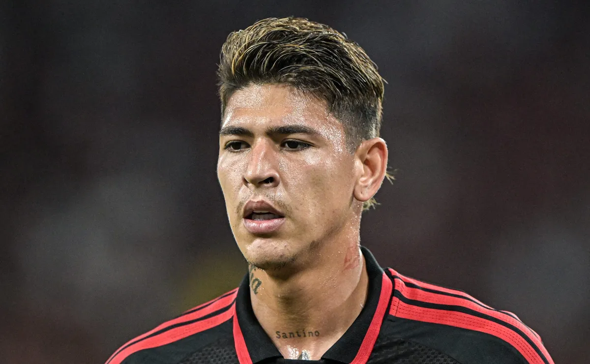 Carrascal dá passe para gol, mas desperdiça oportunidade clara pelo Flamengo contra Bragantino
