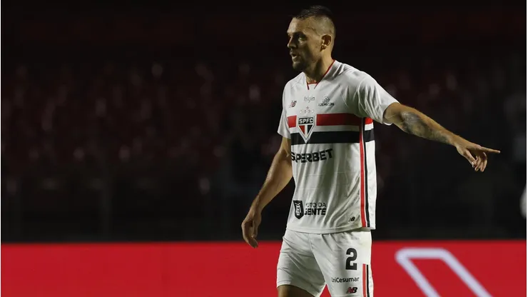 Rafael Tolói em ação - Foto: Rubens Chiri/São Paulo FC