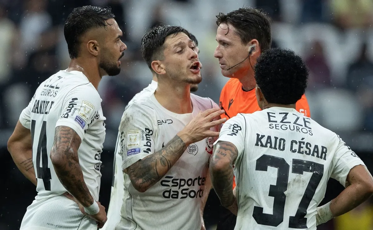 Jogadores do Corinthians têm dificuldade para absorver trabalho de Diniz em meio à crise