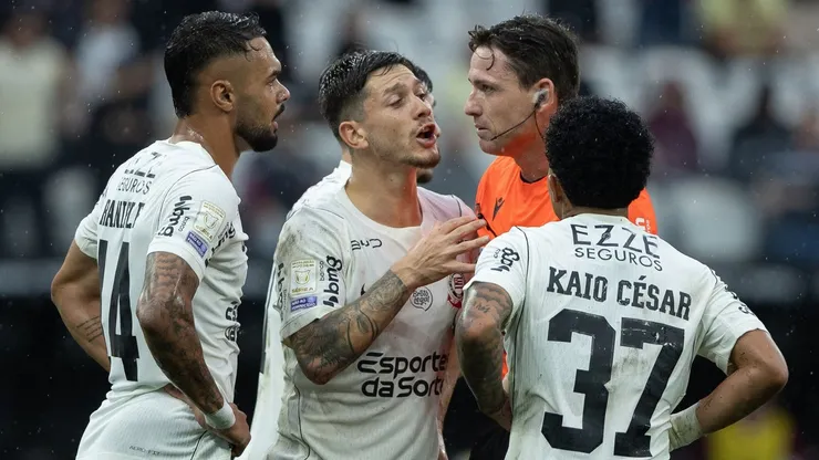 Problemas externos atrapalham trabalho de Diniz no Corinthians, mas elenco pede continuidade - Foto: Joisel Amaral/AGIF