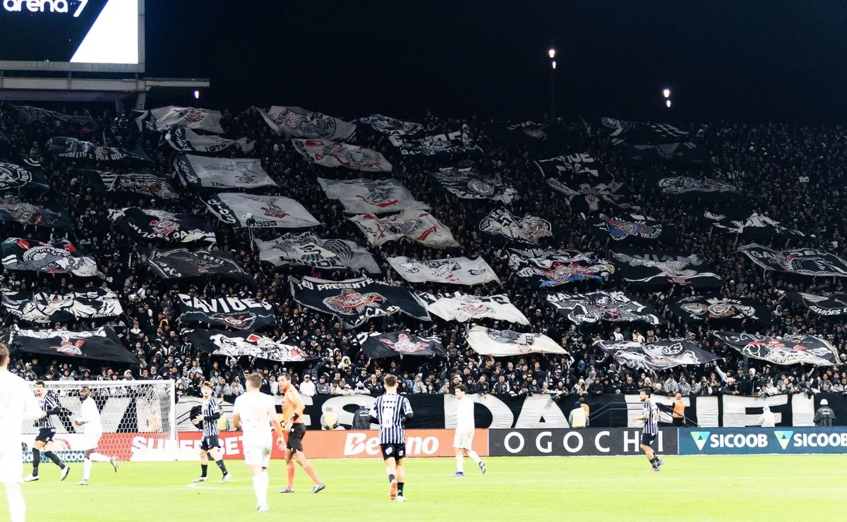 Organizada do Corinthians acompanha respaldo a Diniz e espera reação do time