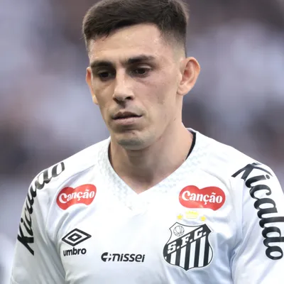 Análise: Escobar não pode ser tratado como titular absoluto