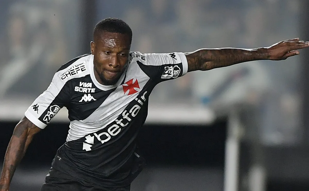 Vasco não recebe propostas por Loide Augusto que segue treinando separado