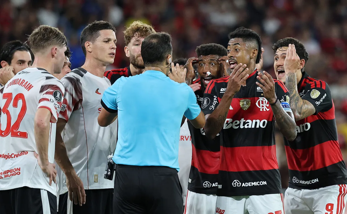 Flamengo prioriza bom gramado e sela acordo com Estudiantes para duelo da Liberta