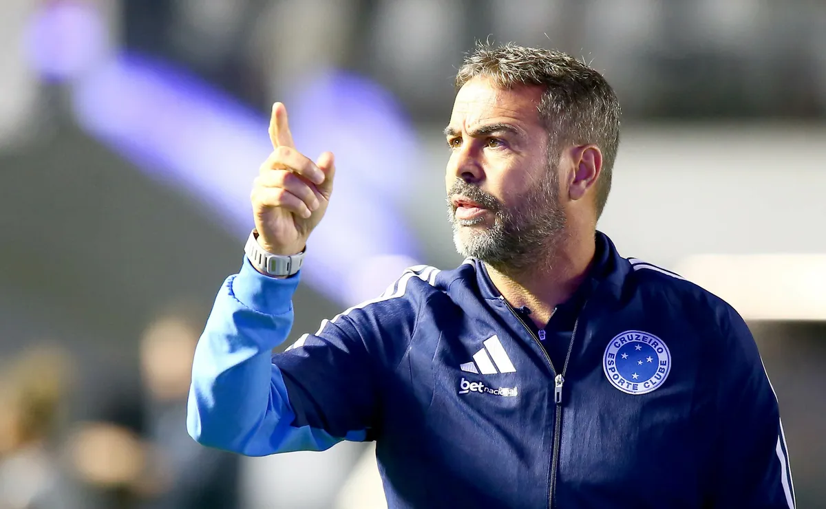 Treinador em Foco: Artur Jorge e a prancheta que chamou atenção durante o jogo do Cruzeiro contra o Vitória