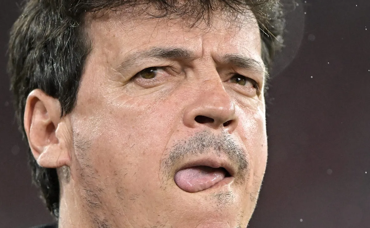 Opinião: Corinthians não demitiu Fernando Diniz por falta de opções no mercado e multa de R$ 5 milhões
