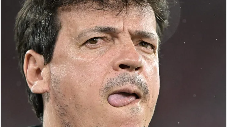 Diniz segue no comando do Corinthians.