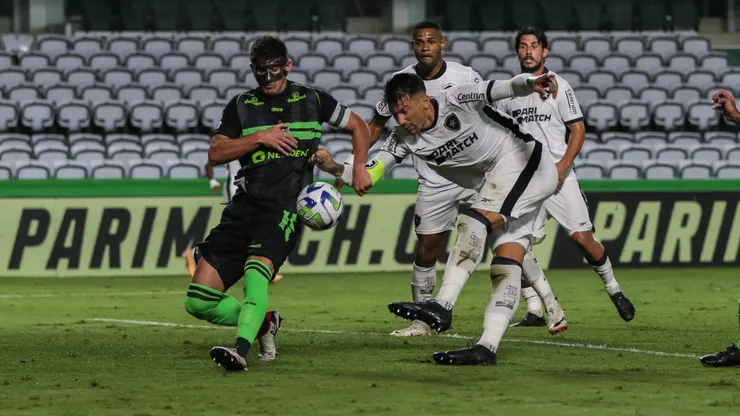 Coritiba x Botafogo. Foto: Robson Mafra/AGIF