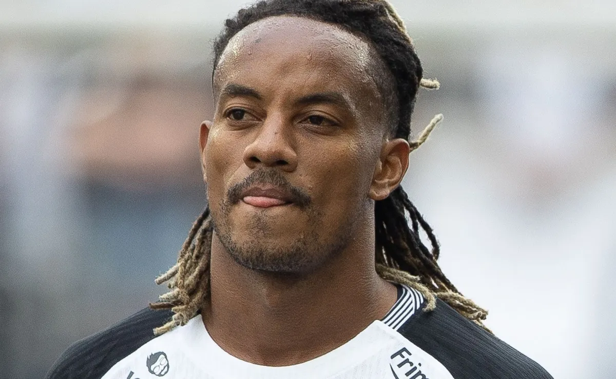 Carrillo faz atividade à parte na seleção peruana e vira dúvida para jogo contra os Estados Unidos