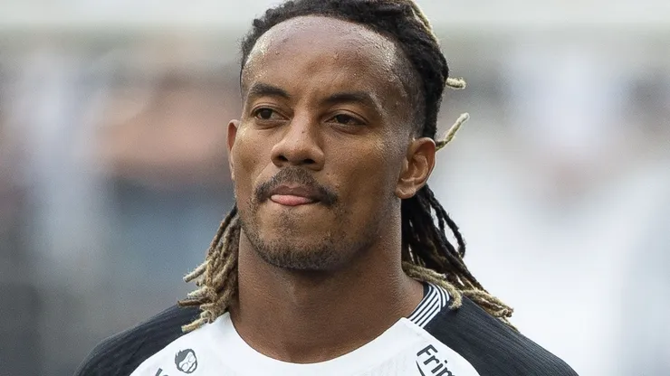 Carrillo faz atividade à parte na seleção peruana - Foto: Joisel Amaral/AGIF
