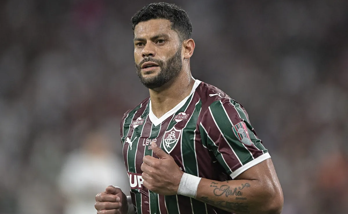 Hulk responde às vaias com dois gols e vira protagonista do Fluminense