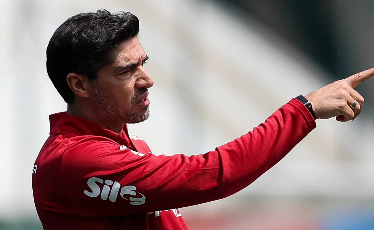 Opinião: DM devolve opções e pode mexer na hierarquia de Abel com novas disputas no elenco do Palmeiras