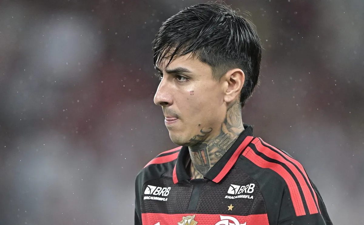 Ex-seleção do Chile critica Erick Pulgar após polêmica: “Nunca mais convocaria”