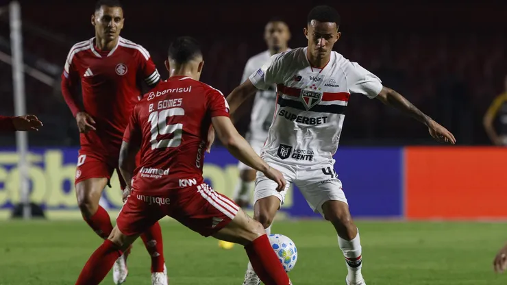 Djhordney em ação pelo São Paulo - Foto: Rubens Chiri/São Paulo FC