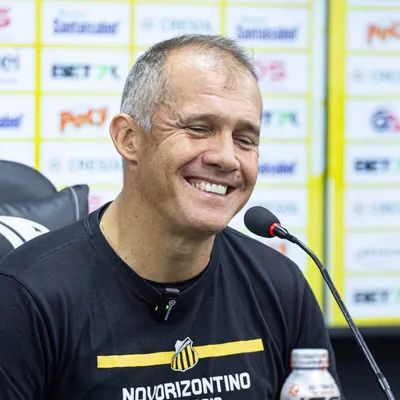 Abel defende Eduardo Baptista após críticas da torcida