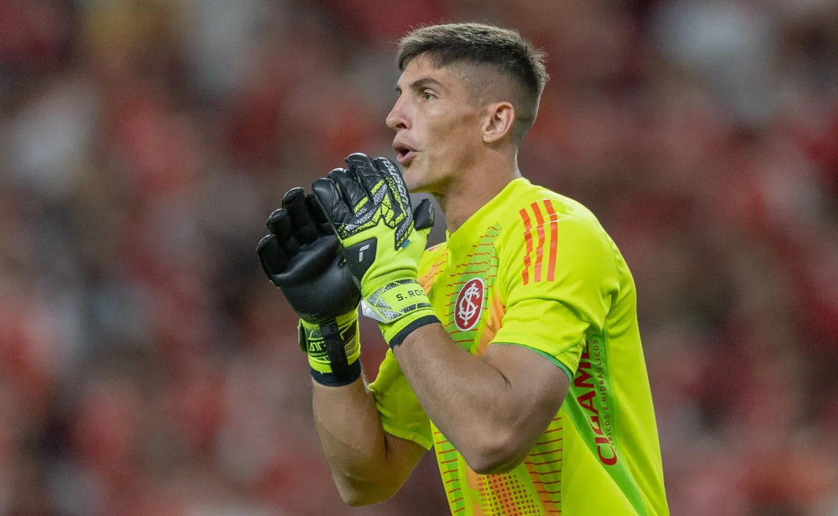 Inter pode contar com os retornos de Rochet e Victor Gabriel em outubro