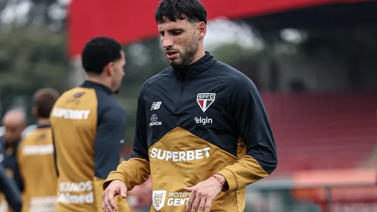 Atacante está já anos no São Paulo