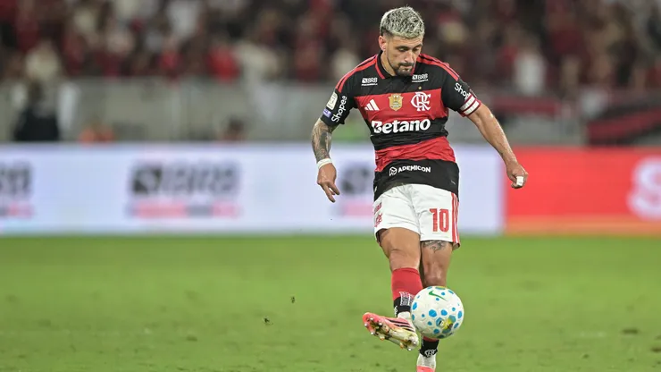 Arrascaeta jogador do Flamengo durante partida contra o Bragantino no estadio Maracana pelo campeonato Brasileiro A 2026.