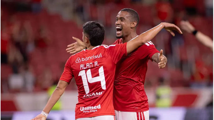 Eduardo Baptista quer recuperar Alerrandro. Maxi Franzoi/AGIF.