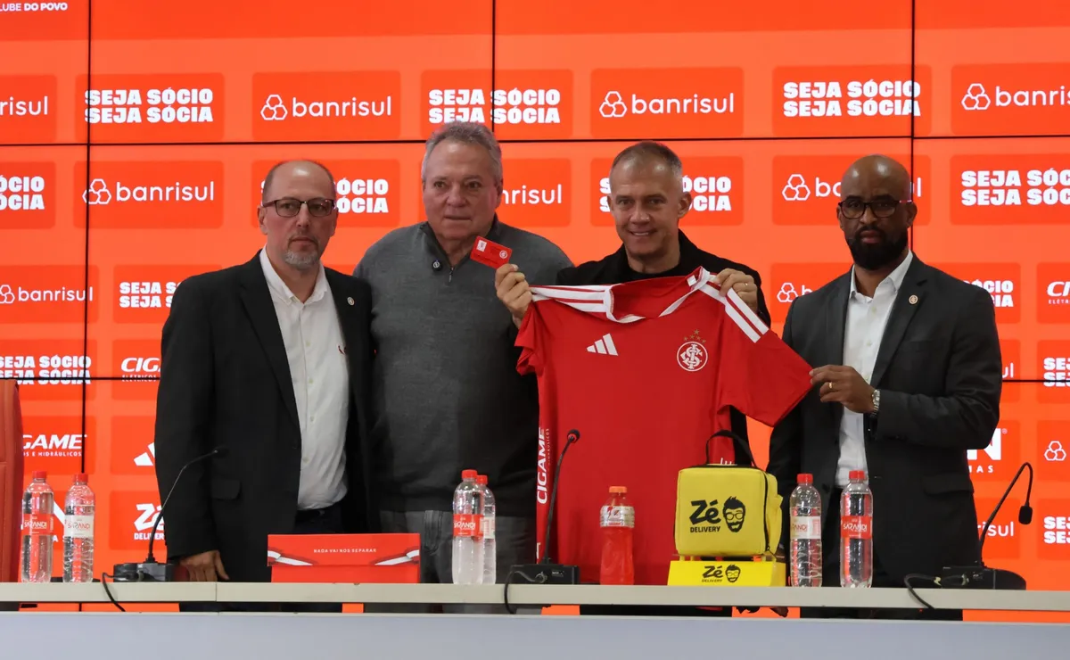 Abel Braga anuncia promoção de ingressos para Inter x Corinthians e pede apoio no Beira-Rio