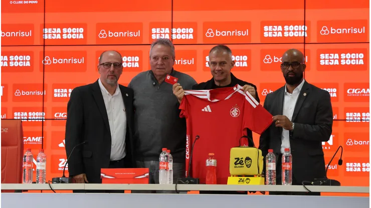 Abel Braga convoca apoio da torcida. Divulgação/Ricardo Duarte/SC Internacional.