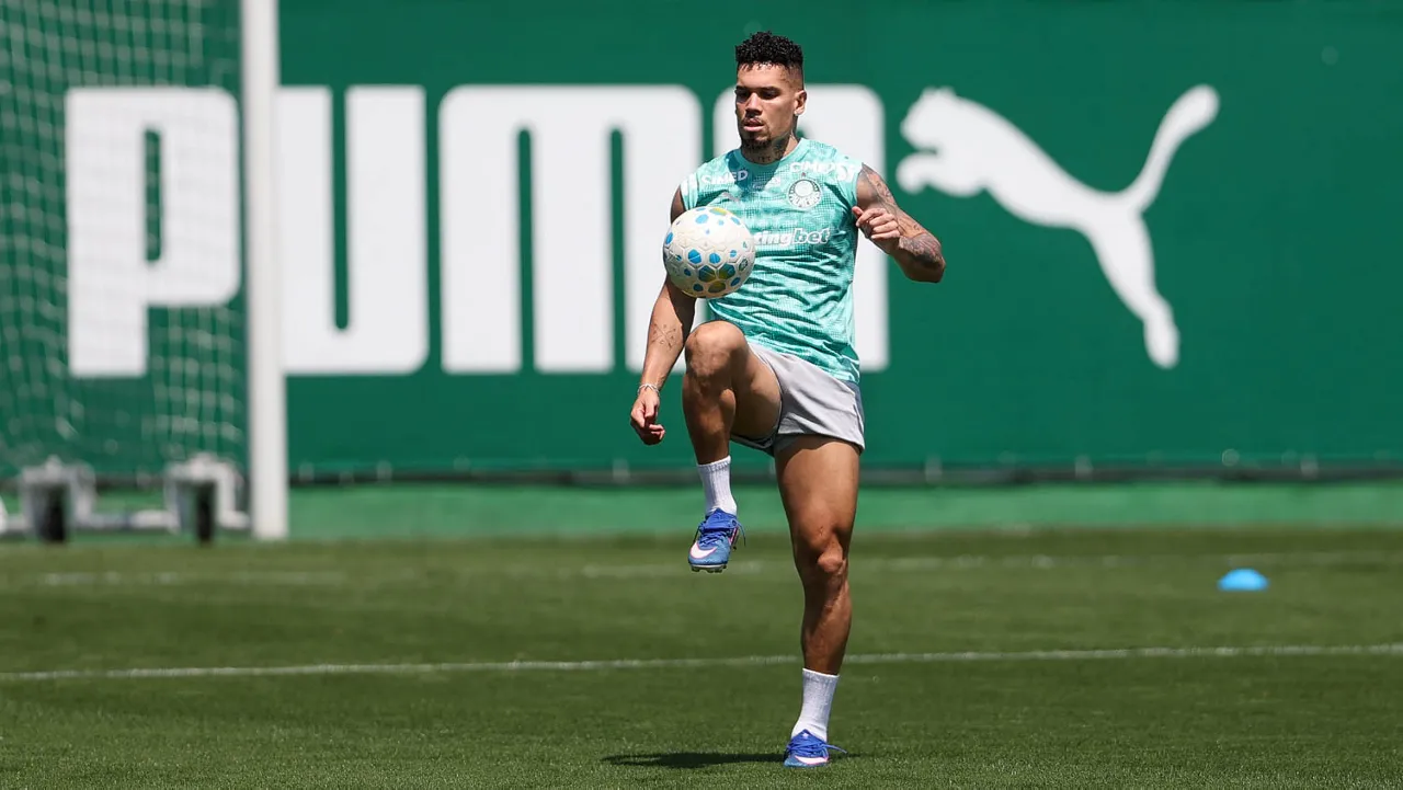 Paulinho participou de exercícios com acelerações, toques na bola e mudanças de direção em treino desta 6ª – Foto: Cesar Greco/Ag. Palmeiras