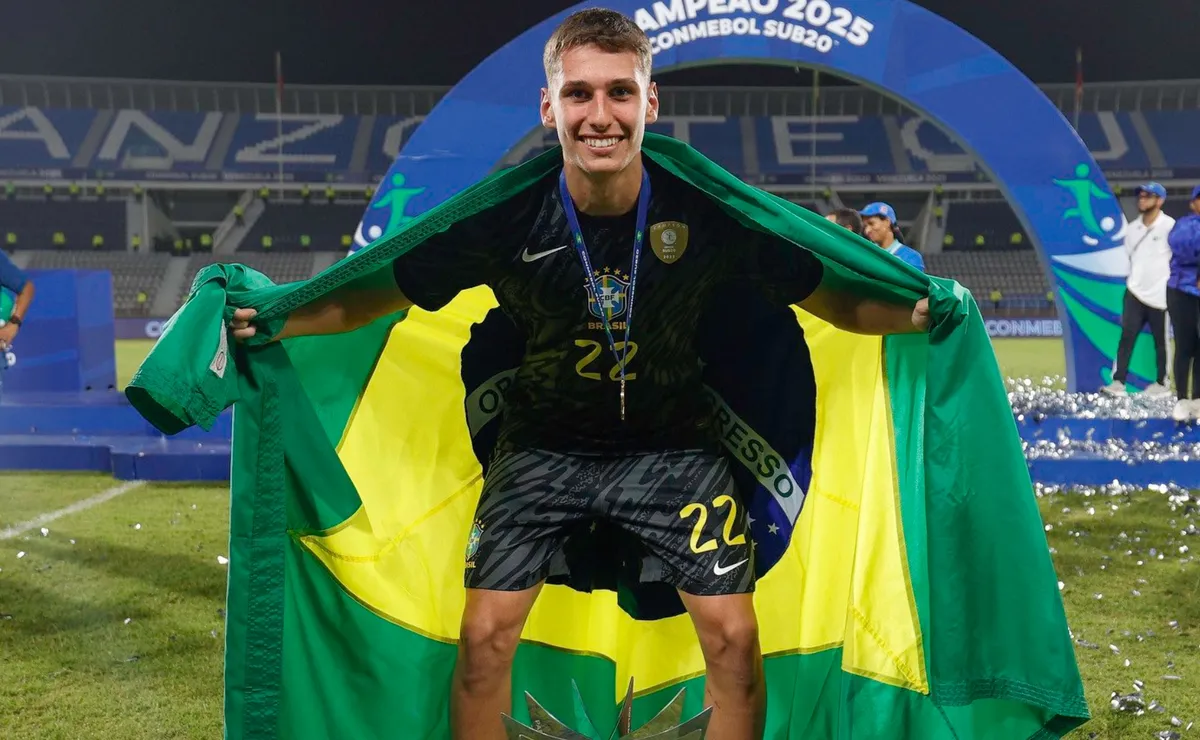 Henrique Menke volta ao Inter e participa de treino com Eduardo Baptista