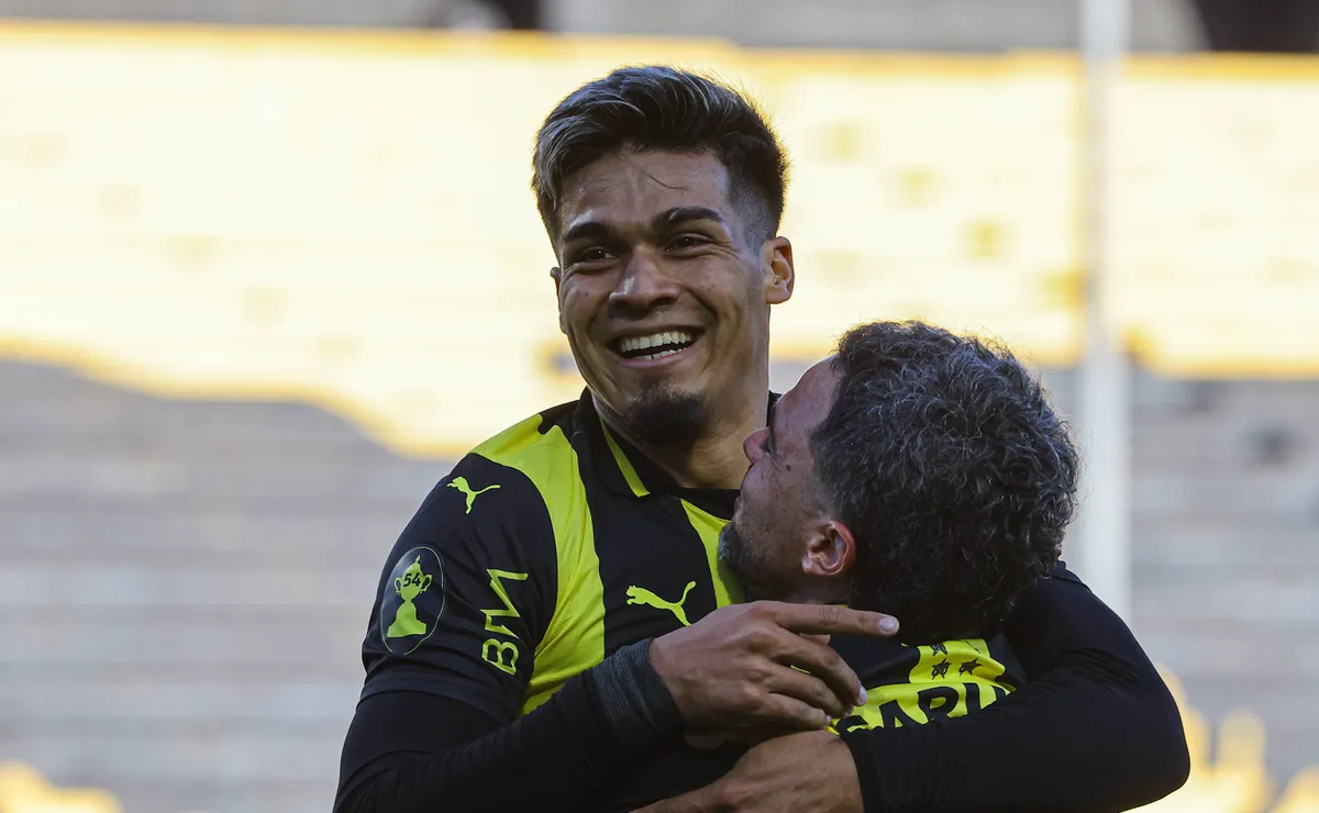 Grêmio paga parcela de dívida por Arezo e afasta risco imediato de punição da FIFA