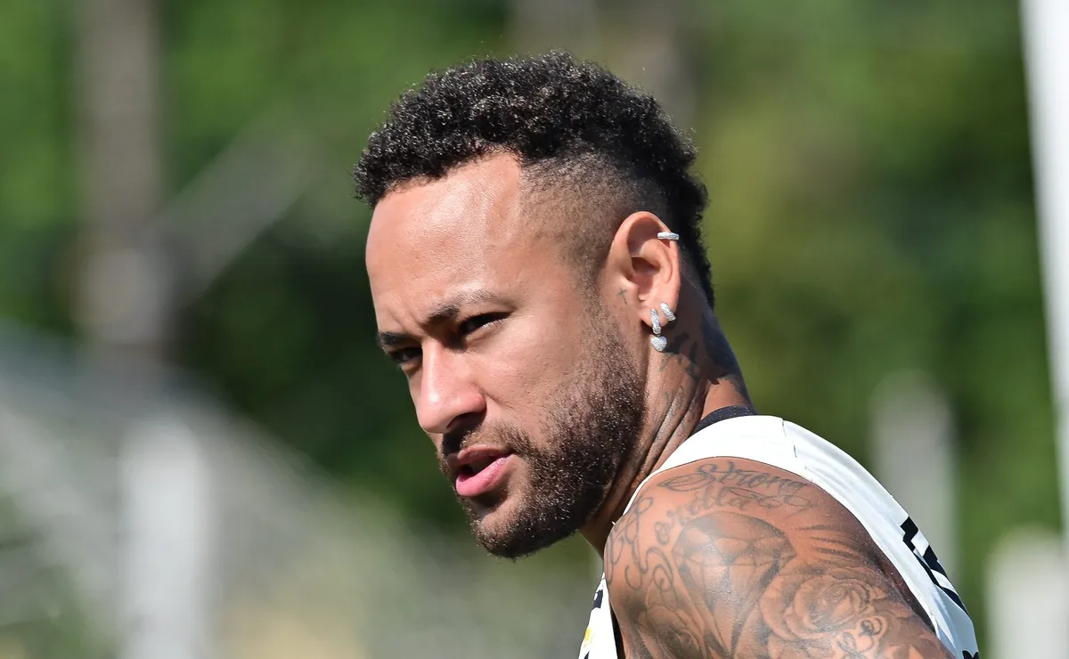 Análise: Neymar volta a trabalhar no campo e Santos terá reforços na reta final do Brasileirão